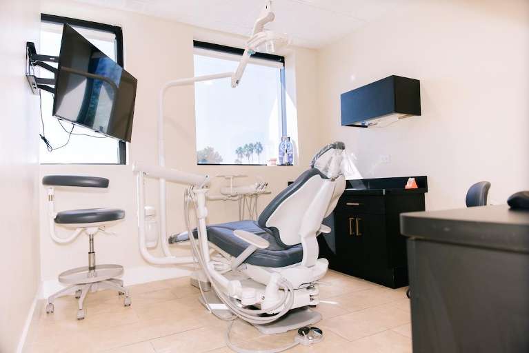 A treatment room at signature smiles of LA with a TV, encino ca